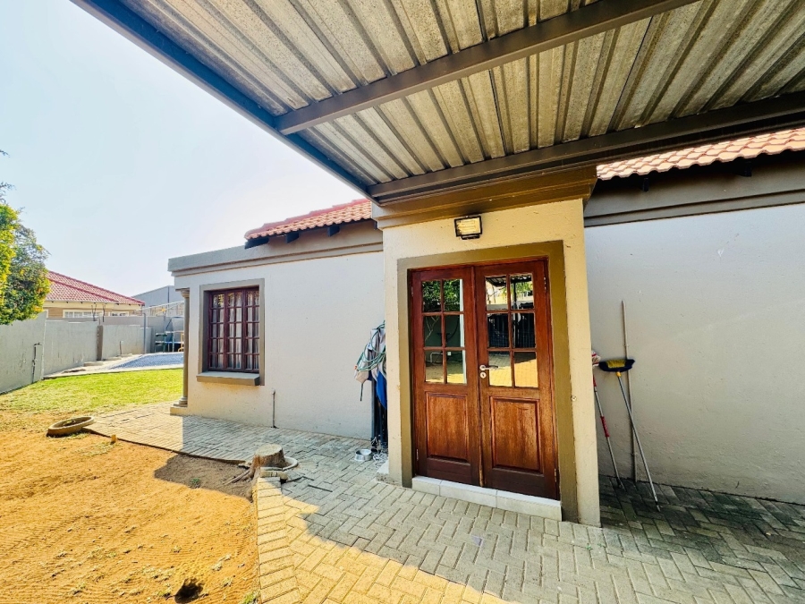 To Let 3 Bedroom Property for Rent in Waterval East North West